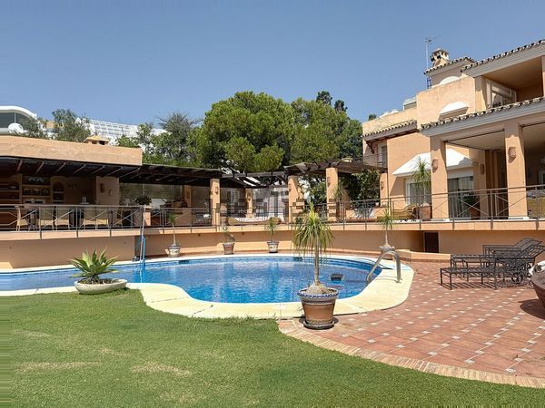 8-bedroom freehold villa in Estepona — photo 2 of 5