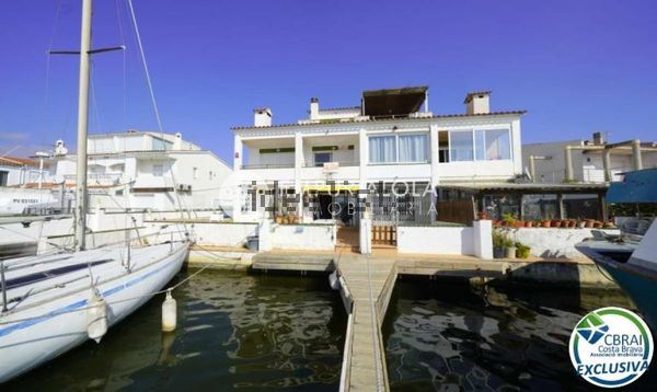 4-bedroom freehold villa in Roses — photo 4 of 5