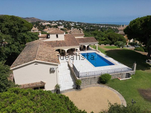 4-bedroom freehold villa in Marbella — photo 1 of 5