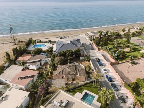 3-bedroom freehold villa in Marbella — photo 1 of 5
