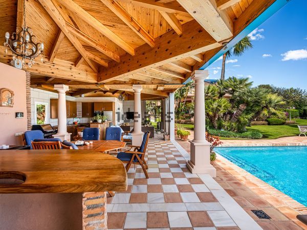 6-bedroom freehold villa in Marbella — photo 5 of 5
