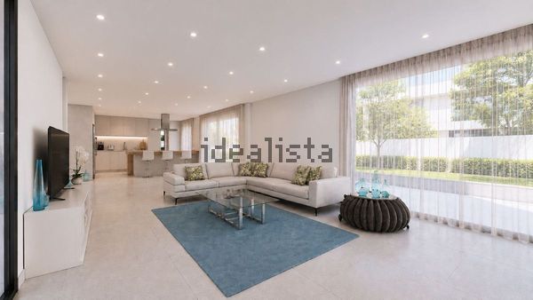 Detached house in Calle Islas Caimán, Cancelada, Estepona — image 4
