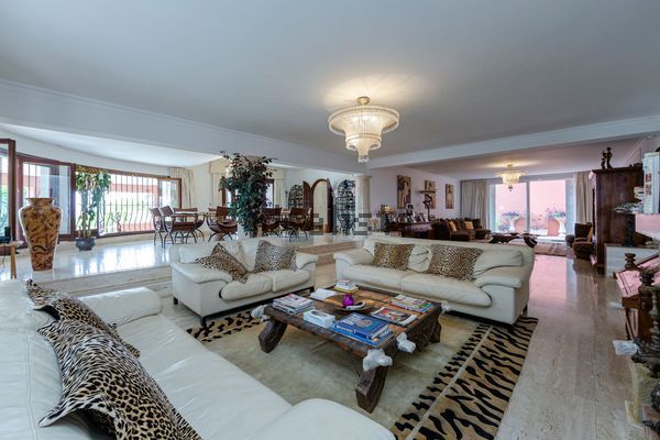 6-bedroom freehold villa in Estepona — photo 2 of 5
