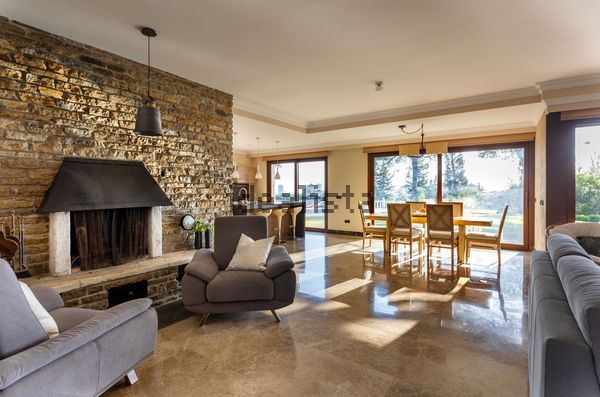 Detached house in Paseo de Basilea Nn, Hacienda Elviria, Marbella — image 3
