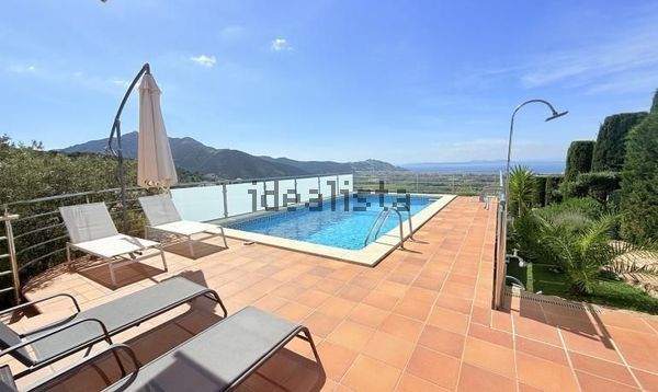 5-bedroom freehold villa in Roses — photo 2 of 5