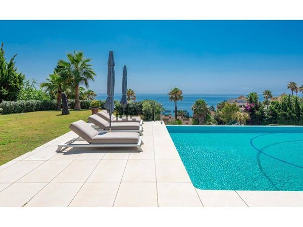5-bedroom freehold villa in Manilva — photo 2 of 5