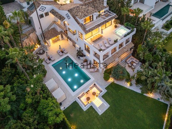 6-bedroom freehold villa in Marbella — photo 1 of 5