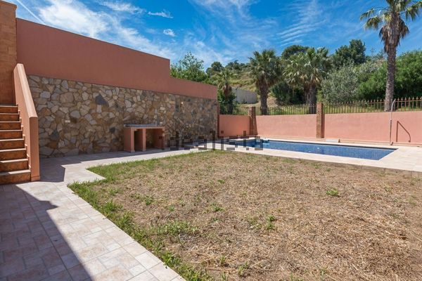 4-bedroom freehold villa in Benalmádena — photo 3 of 5