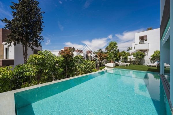 Detached house in Calle Vigil de Quiñones, La Merced, Marbella — image 4
