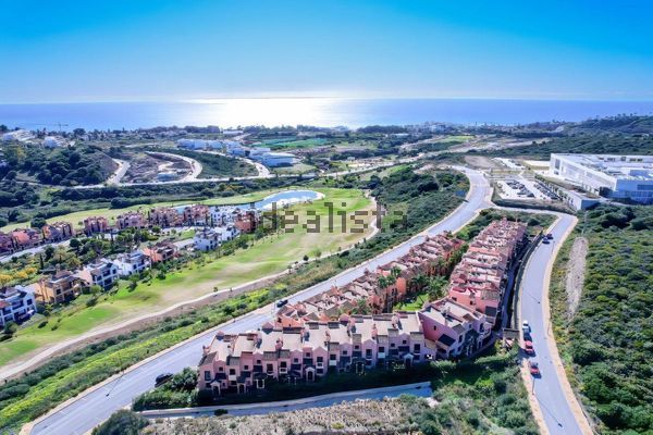 3-bedroom freehold villa in Estepona — photo 1 of 5