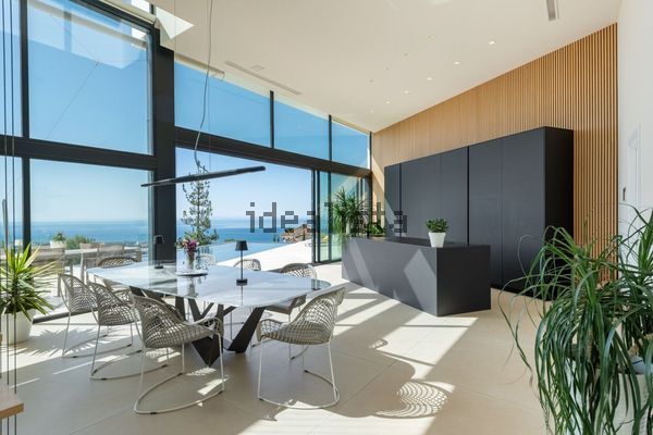 4-bedroom freehold villa in Marbella — photo 1 of 5