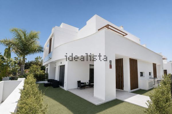 3-bedroom freehold villa in Estepona — photo 1 of 5