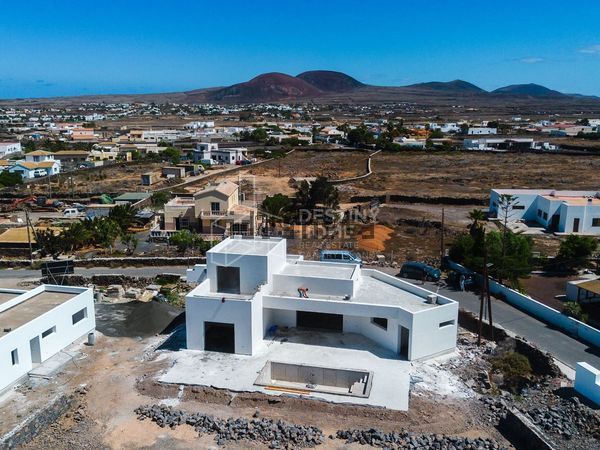 Detached house in Calle San Antonio, Lajares, La Oliva — image 5