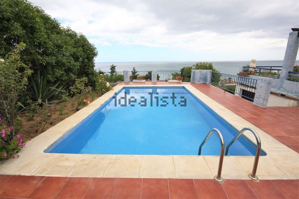 4-bedroom freehold villa in Estepona — photo 2 of 5