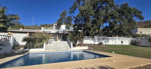 8-bedroom freehold villa in Mijas — photo 1 of 5