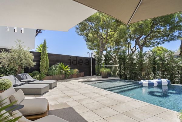 Semi-detached house in Sierra Blanca, Marbella — image 3