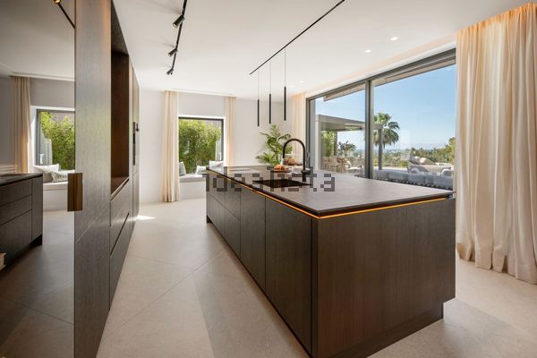 6-bedroom freehold villa in Benahavís — photo 4 of 5