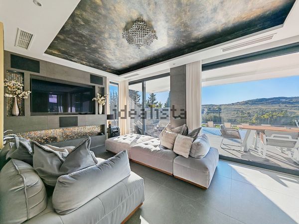 4-bedroom freehold villa in Estepona — photo 3 of 5