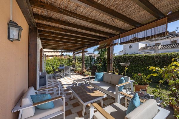 Detached house in Calle Utrillo, 3, La Carolina-Guadalpín, Marbella — image 3