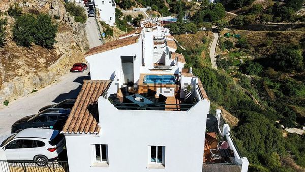3-bedroom freehold villa in Casares — photo 5 of 5