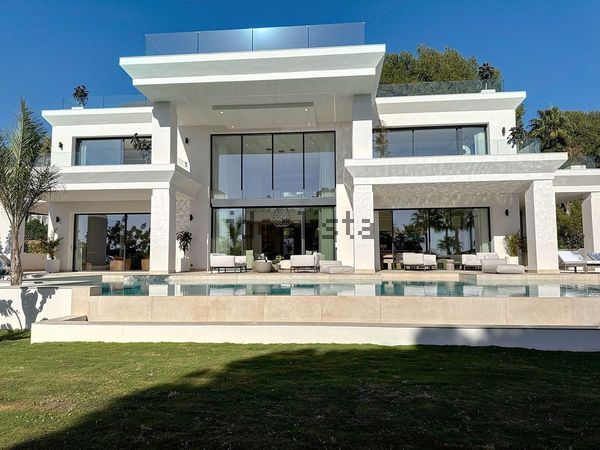 6-bedroom freehold villa in Marbella — photo 2 of 5
