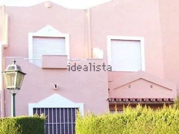3-bedroom freehold villa in Estepona — photo 2 of 5