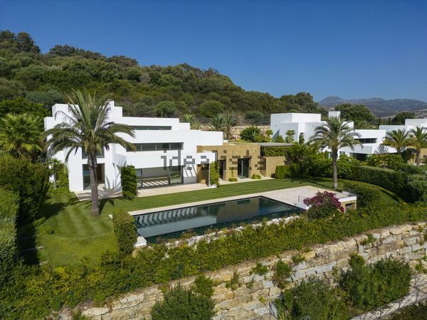 5-bedroom freehold villa in Casares — photo 2 of 5