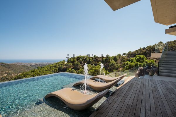 7-bedroom freehold villa in Benahavís — photo 1 of 5