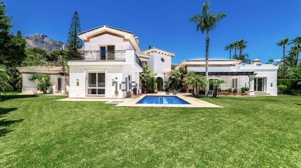 Detached house in Calle Sierra Nevada, Sierra Blanca, Marbella — image 5