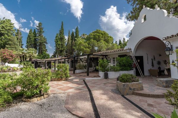 Detached house in Urbanización Dos Hermanas II, Paraiso-Barronal, Estepona — image 4
