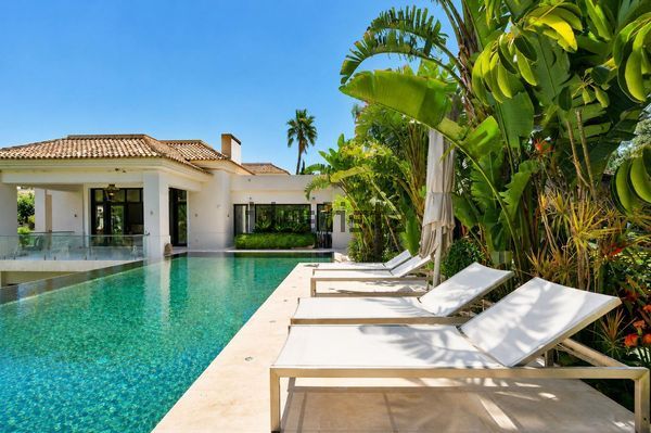 6-bedroom freehold villa in Benahavís — photo 1 of 5