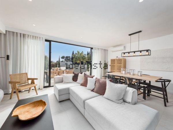 3-bedroom freehold villa in Marbella — photo 1 of 5