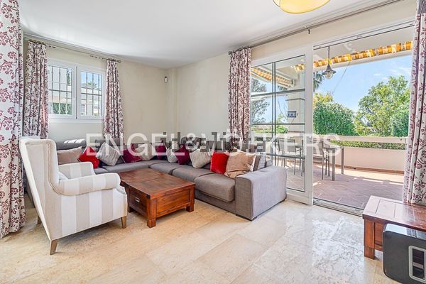Detached house in Avenida de la Resina, La Concha-Resina Golf, Estepona — image 5