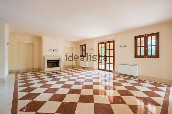 4-bedroom freehold villa in Estepona — photo 2 of 5