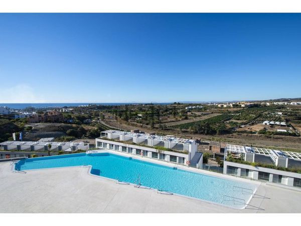 3-bedroom freehold villa in Estepona — photo 2 of 5