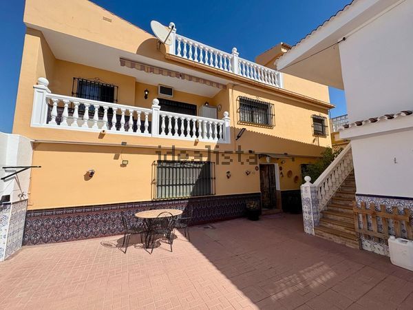 3-bedroom freehold villa in Málaga — photo 1 of 5