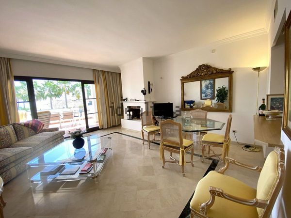 2-bedroom freehold villa in Benahavís — photo 3 of 5