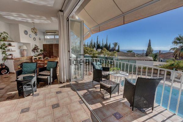 4-bedroom freehold villa in Benalmádena — photo 1 of 5