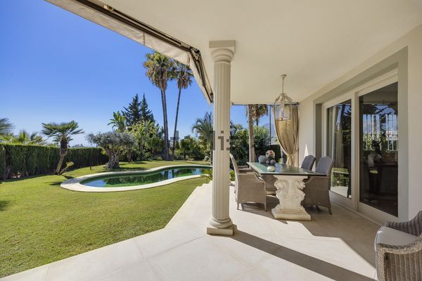 Detached house in Urbanización Lomas del Pozuelo, Rio Real, Marbella — image 3