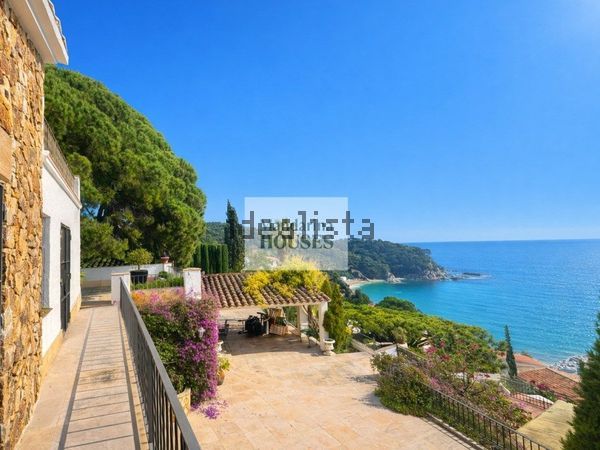 7-bedroom freehold villa in Lloret de Mar — photo 1 of 5