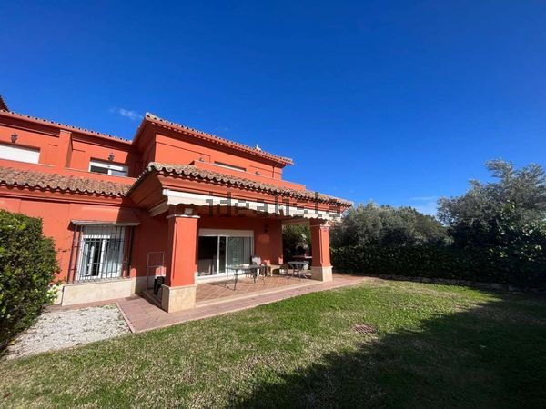 3-bedroom freehold villa in Marbella — photo 2 of 5