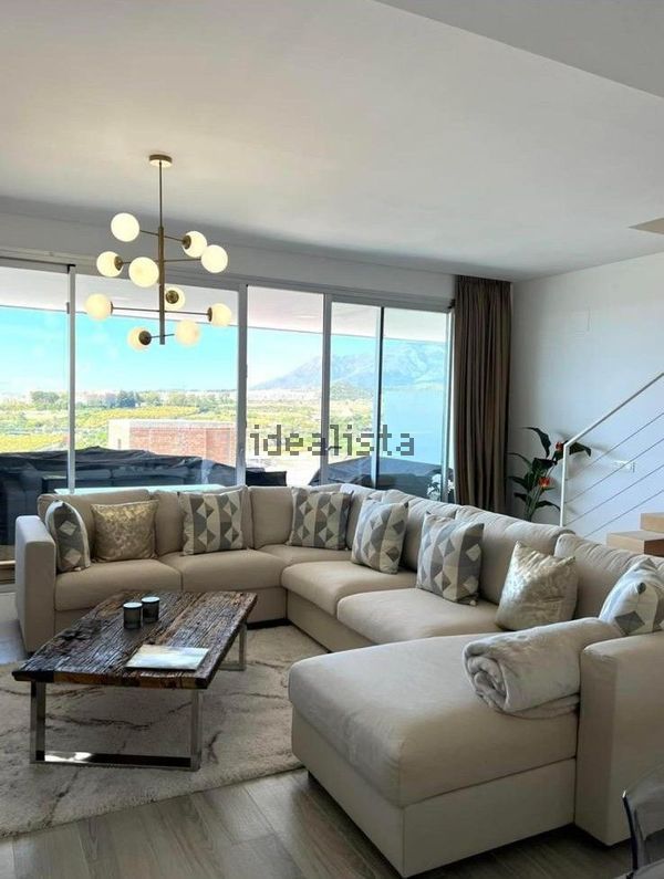 3-bedroom freehold villa in Estepona — photo 1 of 5