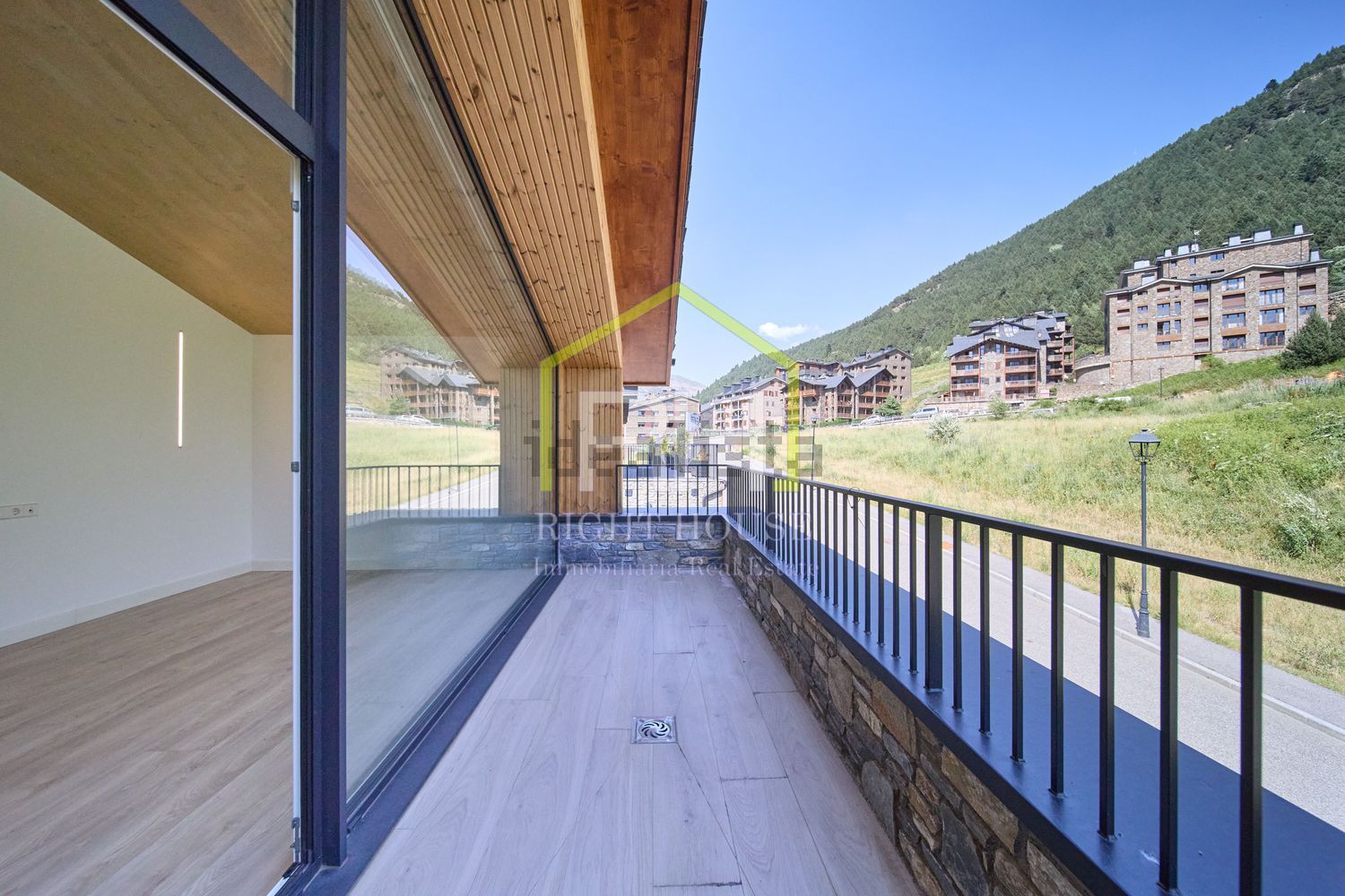 3-bedroom townhouse for sale in Incles, Canillo · 5 of 60