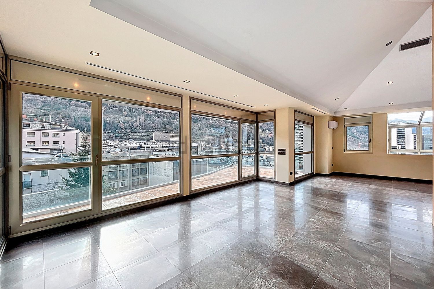 Appartement 4 chambres à vendre à Escaldes-Engordany · 2 sur 60