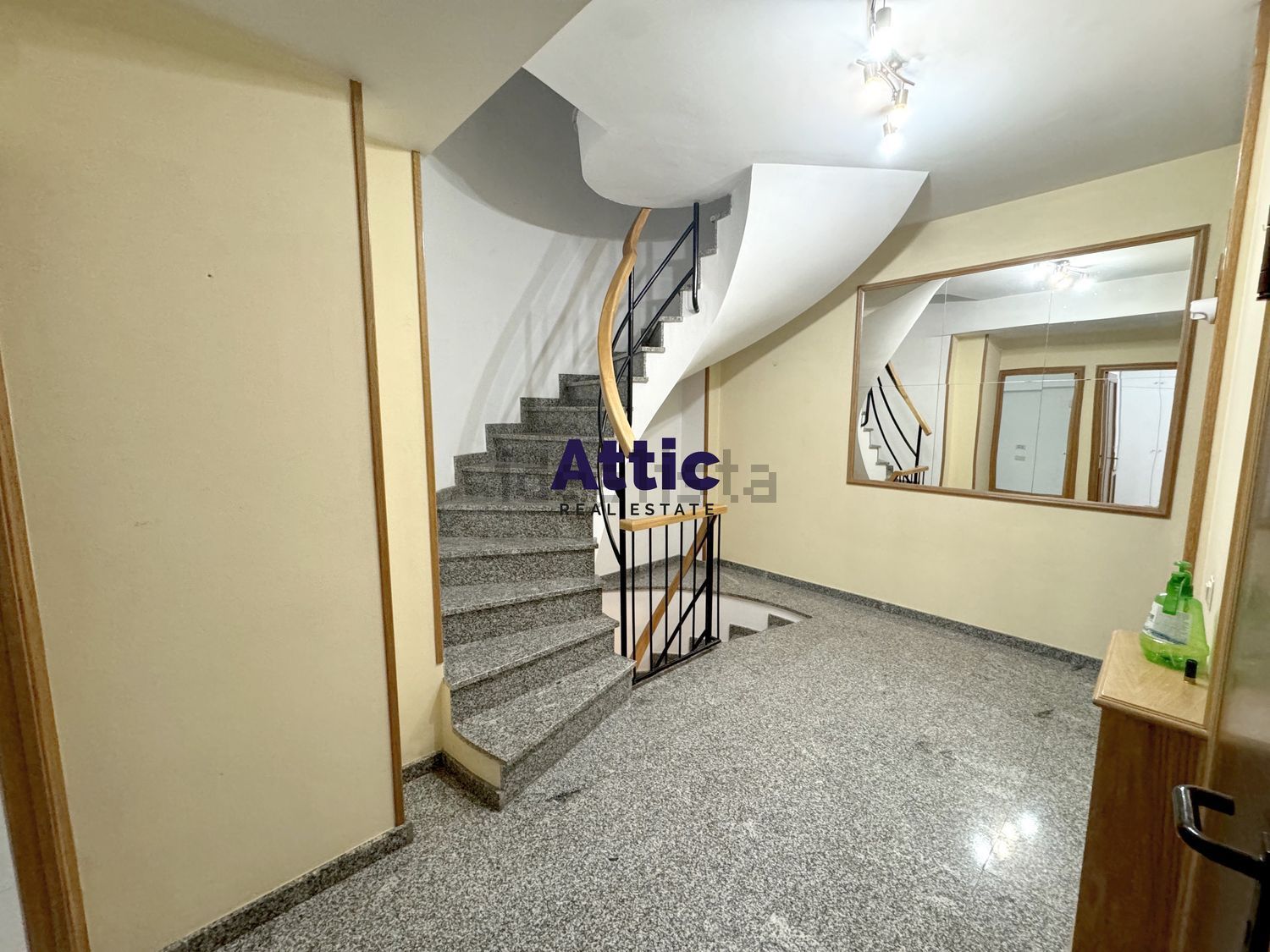Casa adossada de 4 habitacions en venda a Engolasters, Escaldes-Engordany · 9 de 42