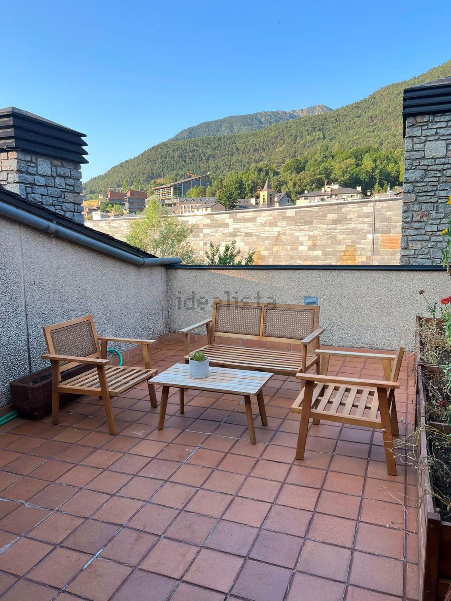 2-bedroom penthouse for rent in La Massana · 2 of 5