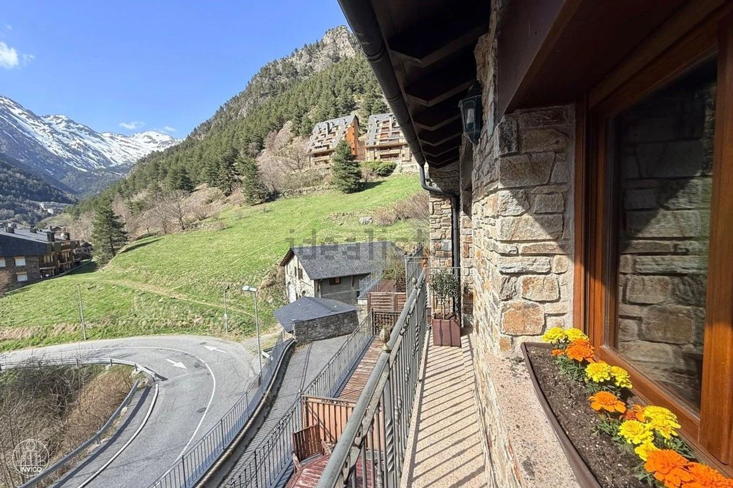Casa adossada de 3 habitacions en venda a Arinsal, La Massana · 10 de 20