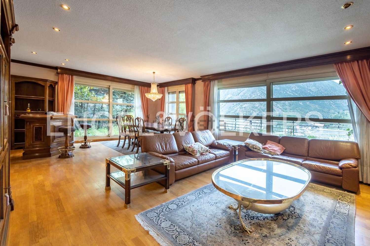 10-bedroom chalet for sale in Escaldes-Engordany · 2 of 42