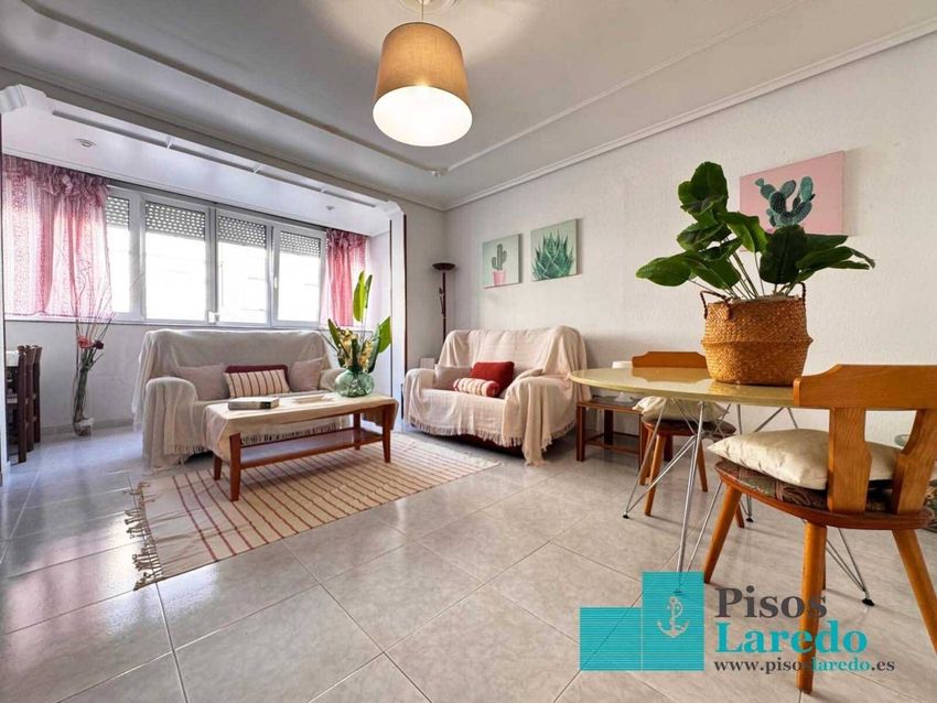 Imagen Salón de piso en Calle Marqués de Valdecilla, 9