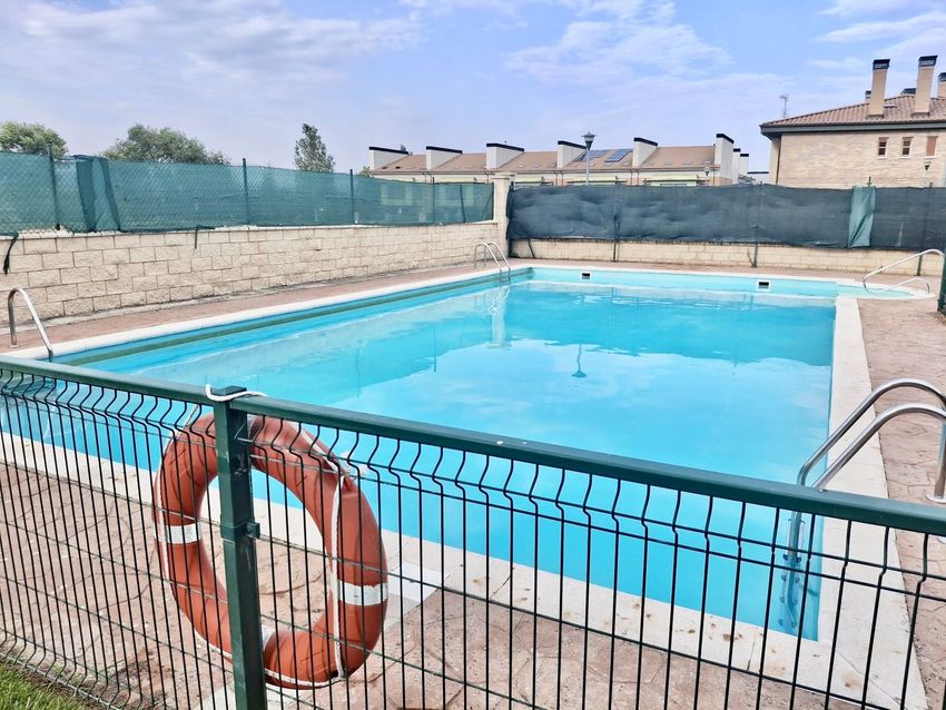 Imagen Piscina de  chalet adosado en Crucero - Aquende